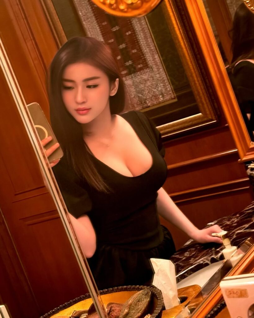 selebgram cantik seksi