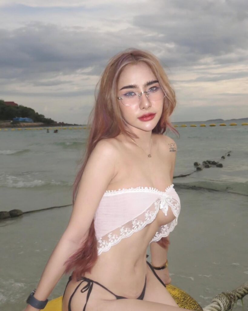 Selebgram Seksi Terpanas Hari Ini